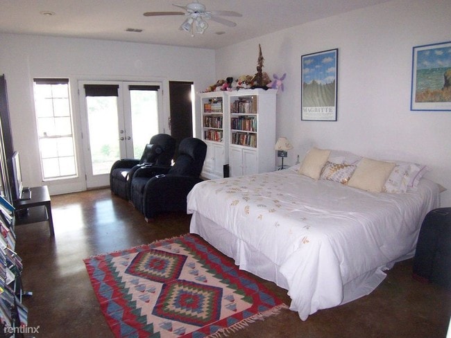 Building Photo - 130 Rio Grande Dr