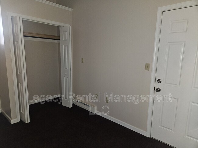 Building Photo - 283 E Main St