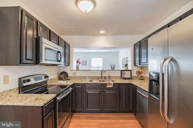 Foto del edificio - 498 Thistle Pl