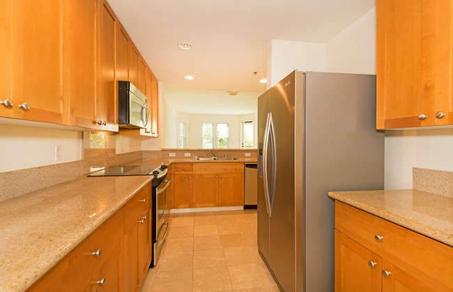 Building Photo - 520 Lunalilo Home Rd
