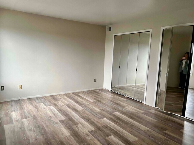 Building Photo - 30445 W 14 Mile Rd