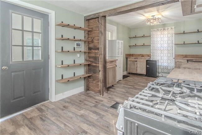 Building Photo - 363 Brainard St