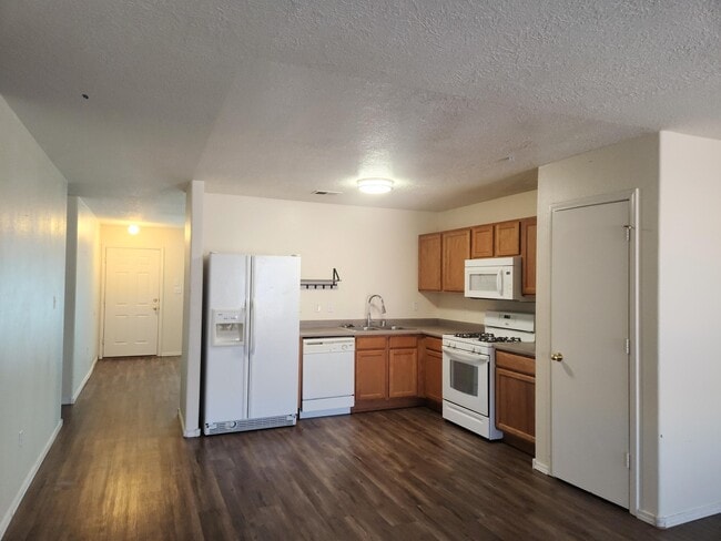 Foto del edificio - 5833 Sandoval Dr NE