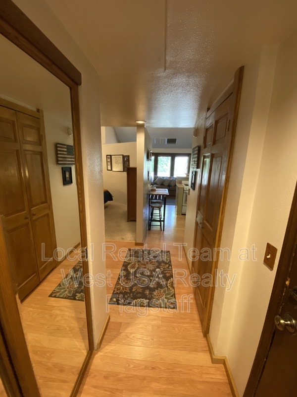 Building Photo - 5700 N Villa Cir