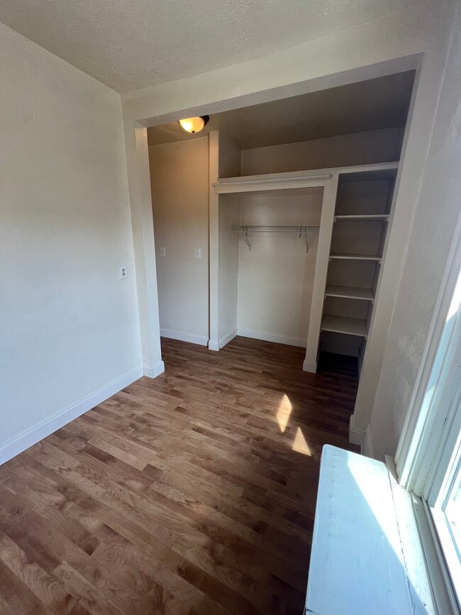 Building Photo - 366 Meyran Ave