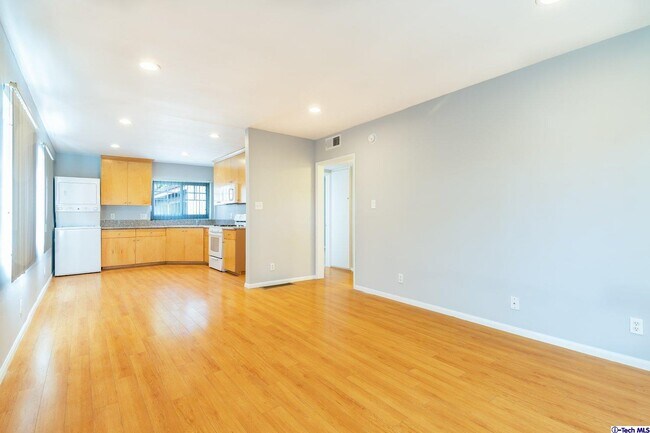 Building Photo - 1415 5th St