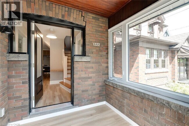 Photo du bâtiment - 1222 King St W