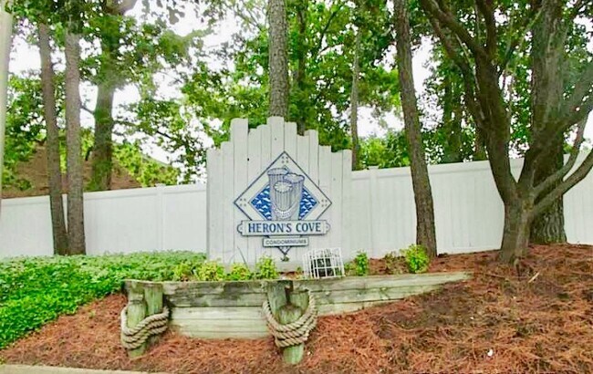 Building Photo - HERONS COVE CONDO