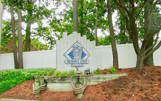 Foto del edificio - HERONS COVE CONDO