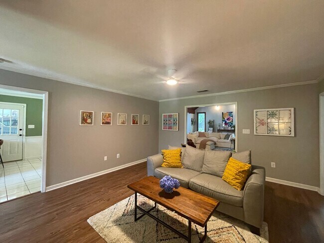 Foto del edificio - Three Bedroom Two Bathroom Quailwood