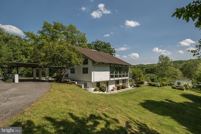 Foto del edificio - 1312 Swan Harbour Rd