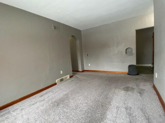 Building Photo - 808 State St