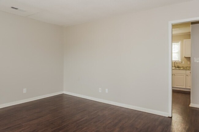 Building Photo - 1517 Douthit St SW