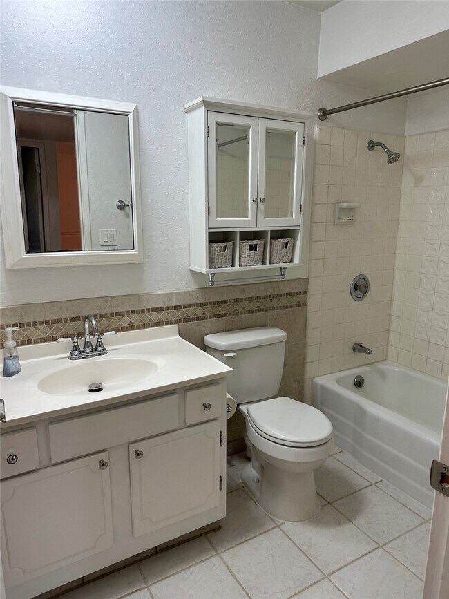 Foto del edificio - 16522 Diana Ln