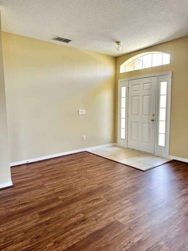 Foto del edificio - Sanford - 3 Bedroom, 2 Bathroom - $2,095.00