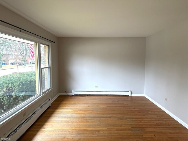 Building Photo - 3 br, 1.5 bath Duplex - 422 Edwards Ave Un...