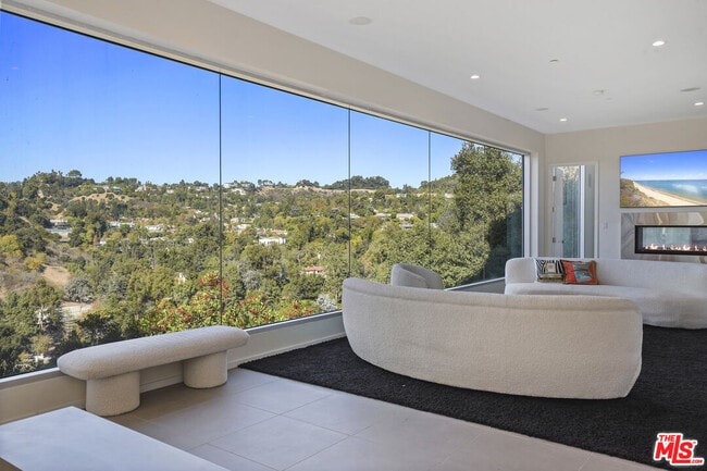 Building Photo - 9716 Oak Pass Rd