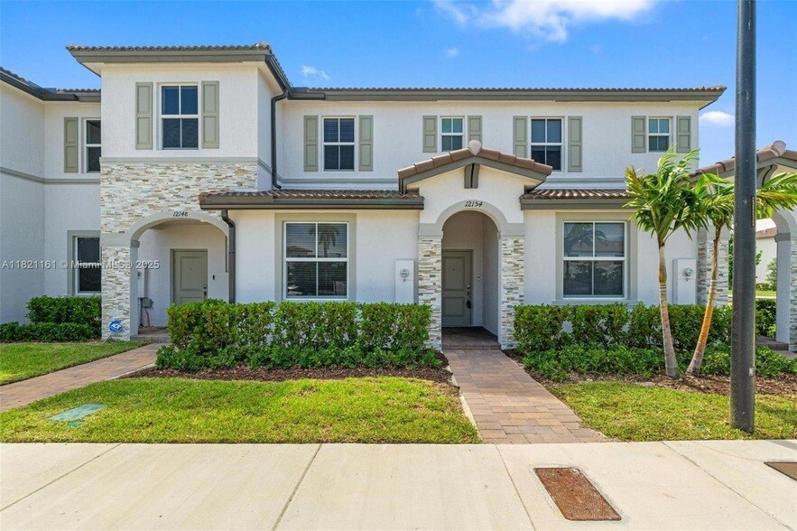 Foto principal - 12154 NW 24th Ct