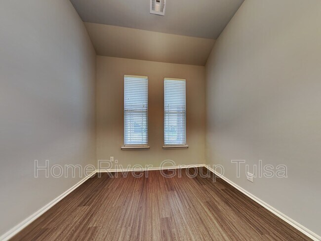 Foto del edificio - 12220 N 130th E Ave