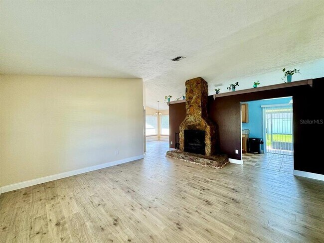 Building Photo - 1603 Southcrest Ct