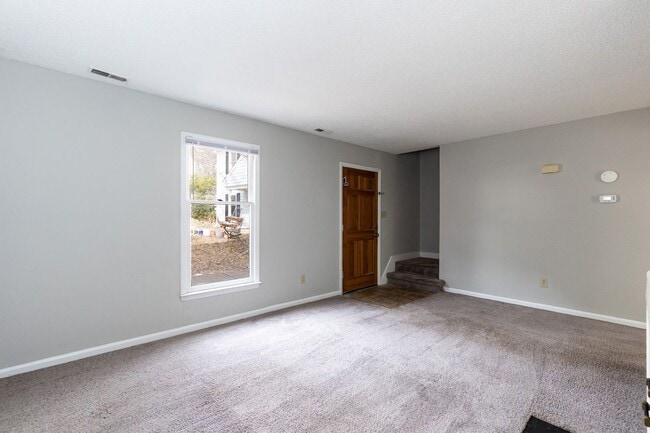 Building Photo - Move In Ready Two Bedroom Home!