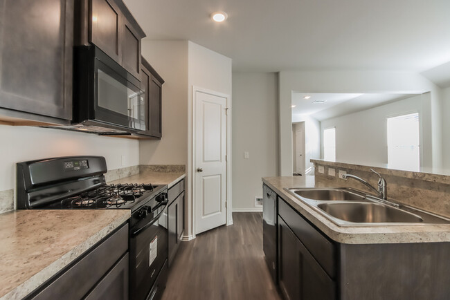 Foto del edificio - 22340 Merlin St