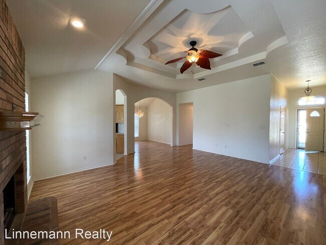 Building Photo - 4 br, 2 bath House - 2900 Wisteria Lane