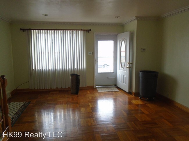 Building Photo - 7218 Bustleton Ave
