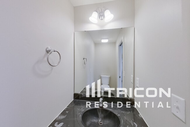 Building Photo - 507 Fortress Ct