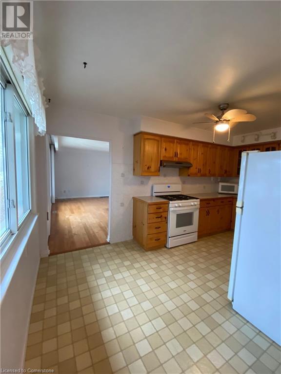 Photo du bâtiment - 242 Highland Rd W