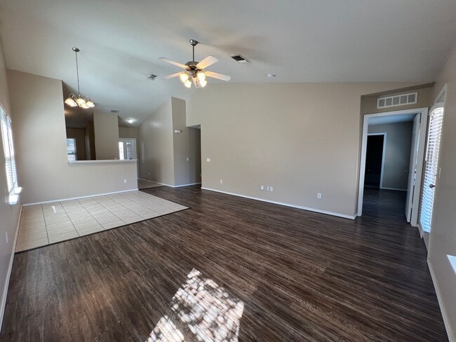 Building Photo - Mustang School District Home $500 OFF 1st ...