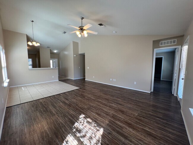 Foto del edificio - Mustang School District Home $500 OFF 1st ...
