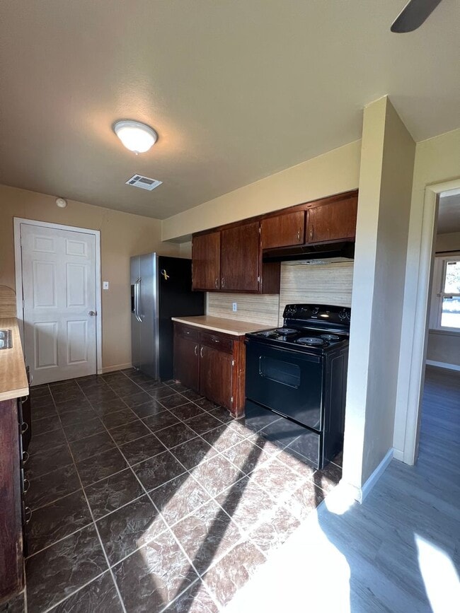 Foto del edificio - 3818 NW Bell- AVAILABLE NOW!