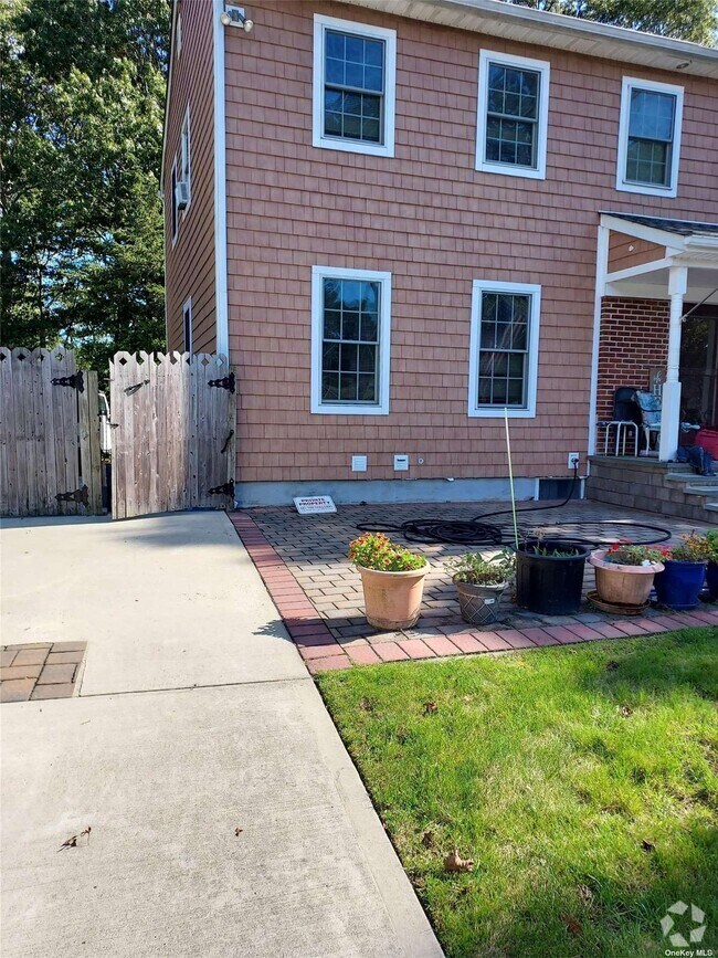Building Photo - 17 Cedar Heights Dr