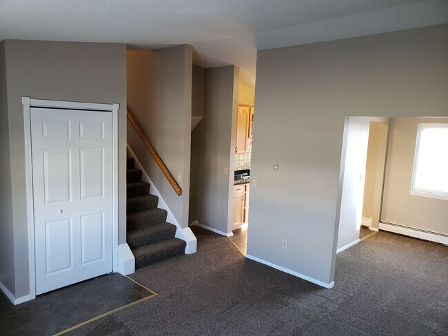 Building Photo - Modern Comfort 4-Bedroom Split-Level with ...