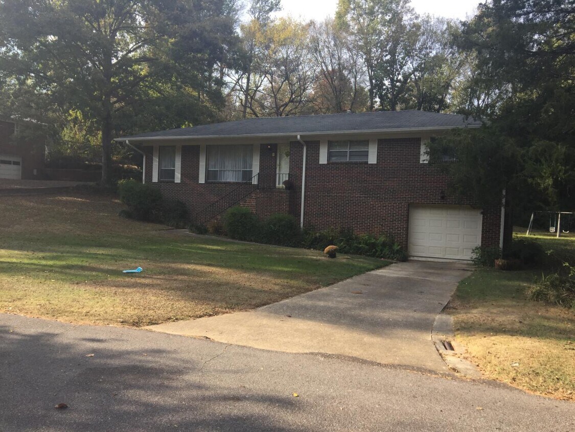 Primary Photo - 146 Cindy Ln