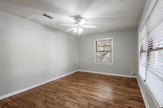 Building Photo - 1318 Avenue N