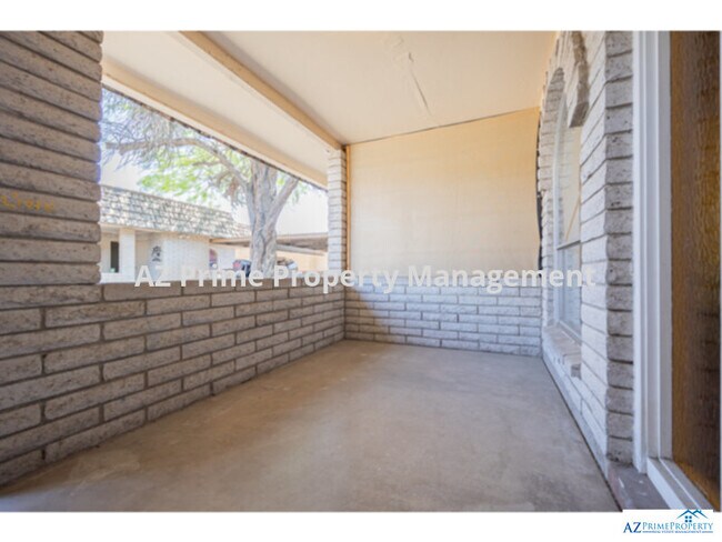 Building Photo - Wow! Absolutely gorgeous remodeled Mesa 2/...