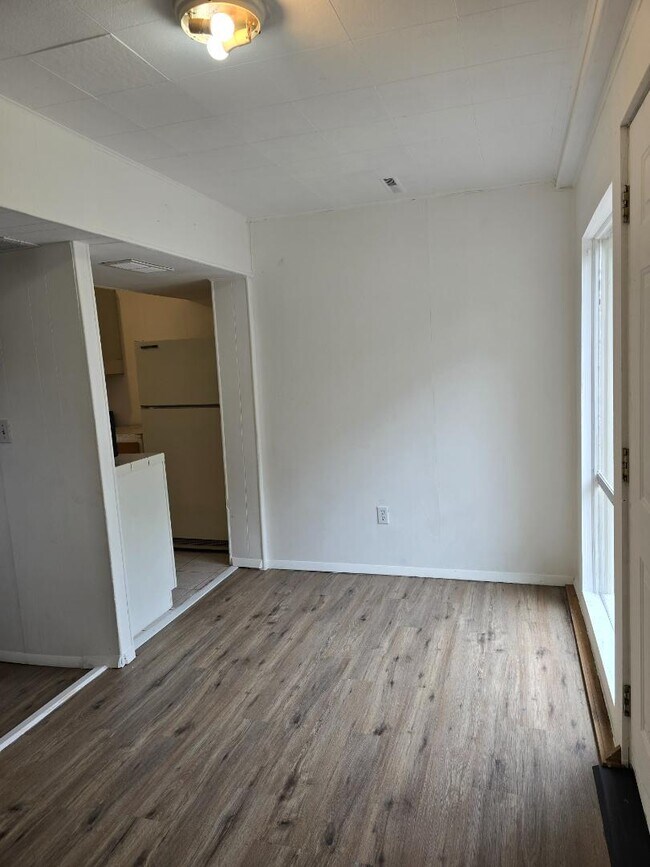 Foto del edificio - 13131 Creek Side Rd