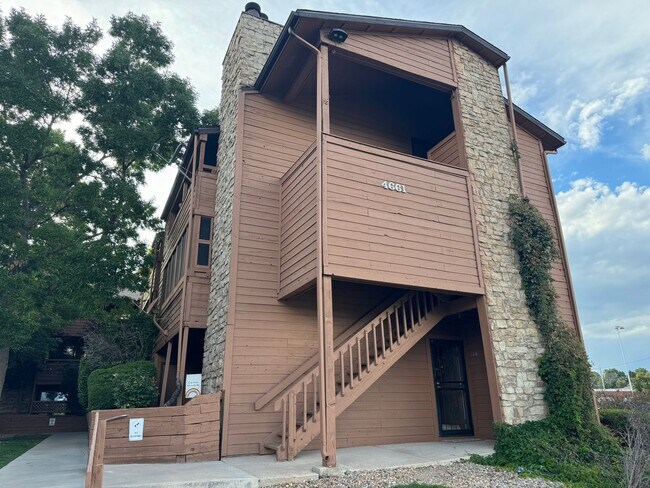 Foto del edificio - Centennial Lake Park Condo