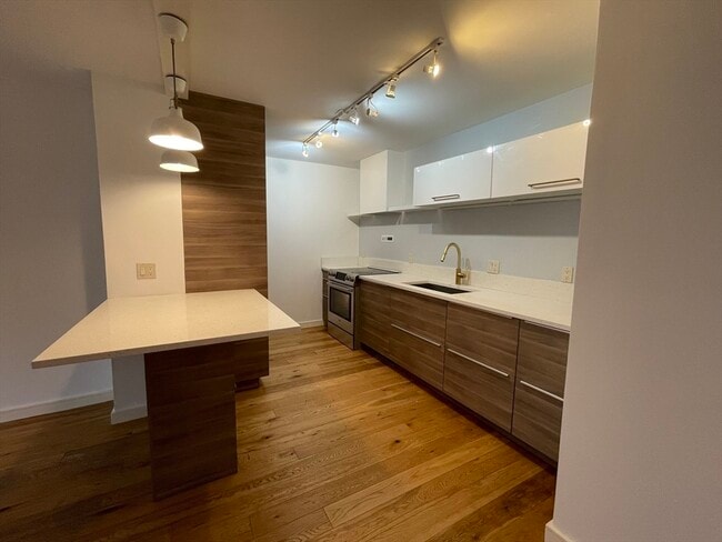 Building Photo - 50 Longwood Ave