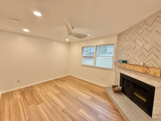 Building Photo - 209 Bramble Ct