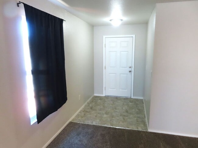 Building Photo - 9535 Autumn Leaf Way
