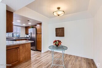 Building Photo - 700 E Mesquite Cir