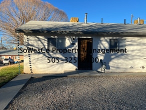 Building Photo - 1406 Saiz Ln