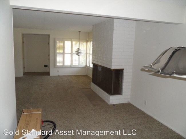 Building Photo - 5008 W 58th Pl