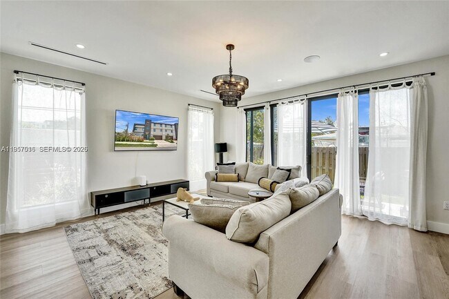 Foto del edificio - 1617 NE 11th St