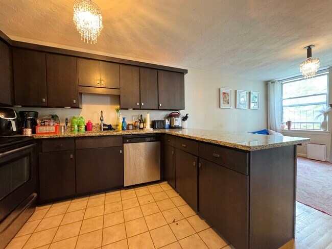 Building Photo - 174 Cottage St