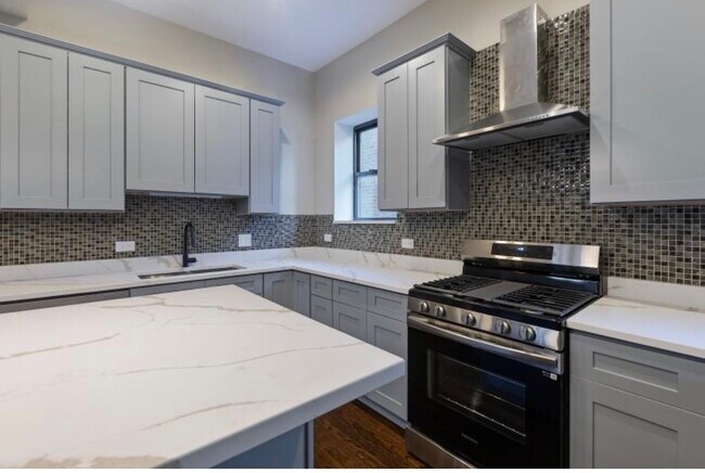 Building Photo - 442 E 48th St