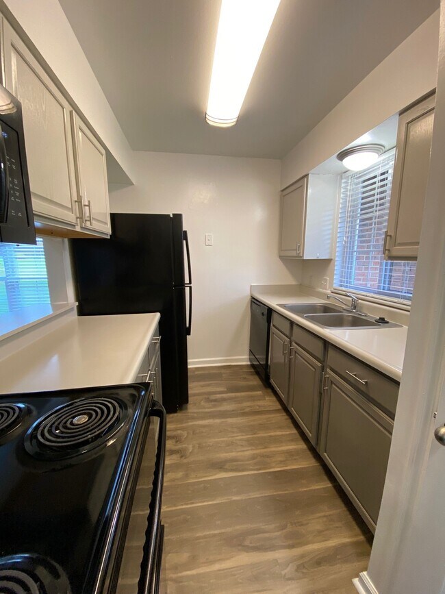 Building Photo - Arlington Apartments